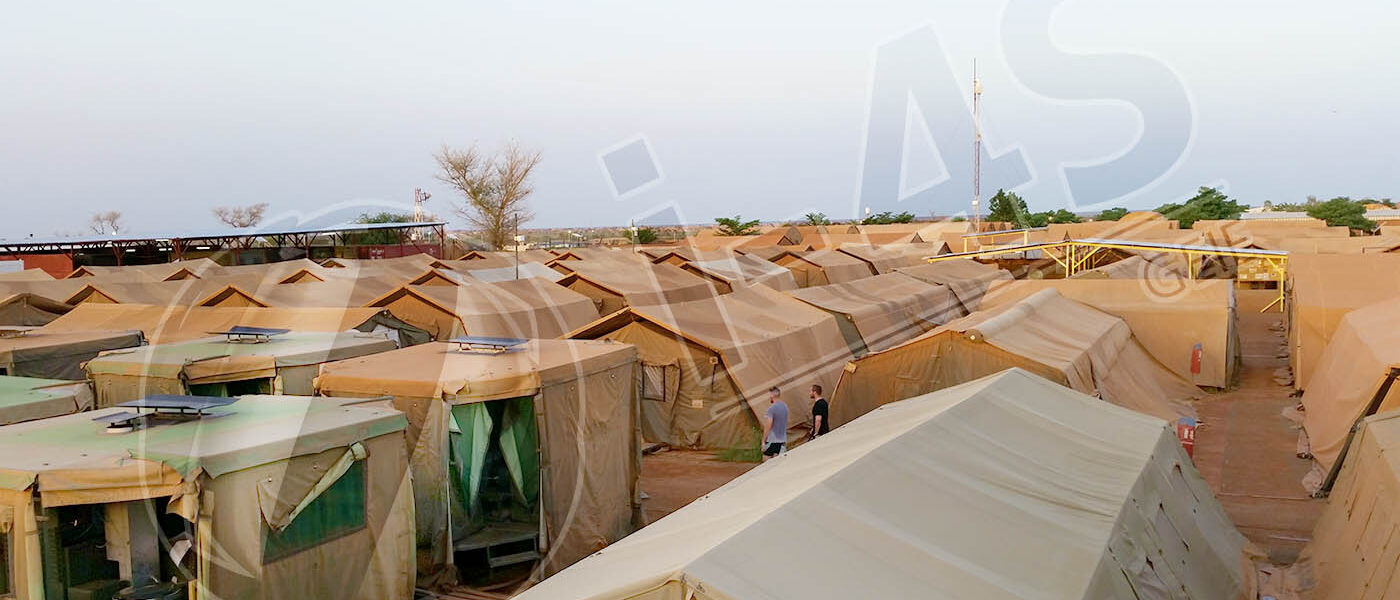 Campement de tentes I-4S de plusieurs tailles, vu de haut